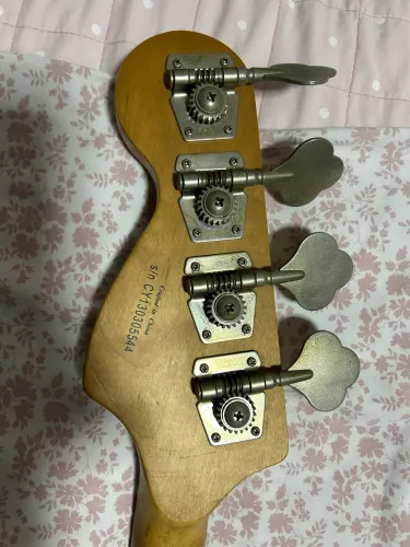 Baixo Fender Squier Jazz Bass