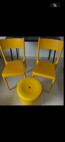 2 Cadeira Tramontina policarbonato é um puff