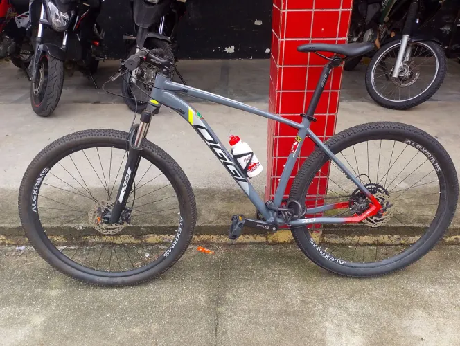 Bicicleta OGGI Big Wheel 7.0