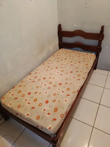 Cama de madeira