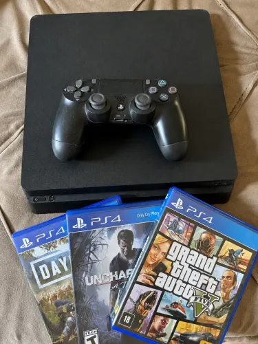 PlayStation 4 slim + 3 jogos