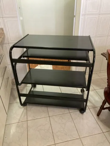 Mesa Importada (IKEA) para suporte de itens de informatica