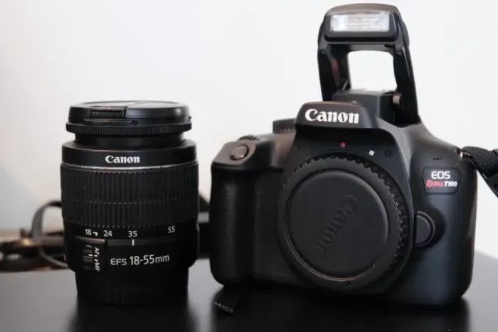 Câmera DSLR Canon T100 + Lente 18-55mm
