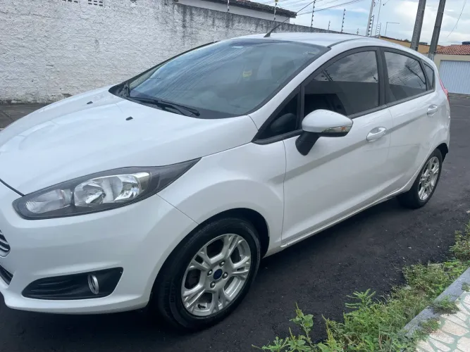 Ford Fiesta SEL 1.6 16V Flex Aut. 5P 2017