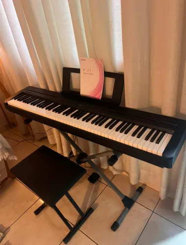 Piano Digital Yamaha P-45 88 - Completo e Pronto para Tocar!