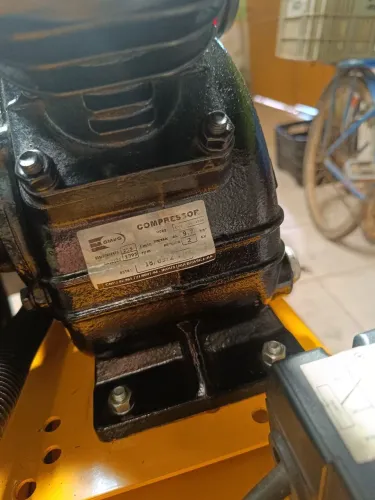 Compressor cmv 10pl 150 a 2 Hp 150 litros motomil semi novo nunca foi mexido 