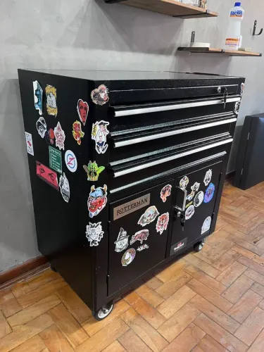 Carrinho de ferramentas (usado em estúdio de tatuagem)