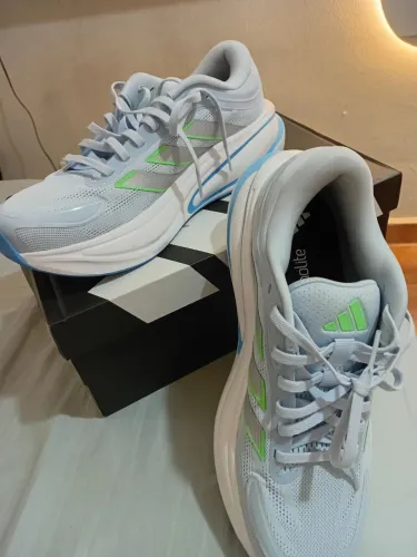 Tênis adidas
