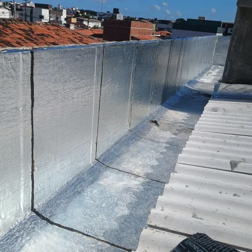 Aplicação de manta asfáltica.