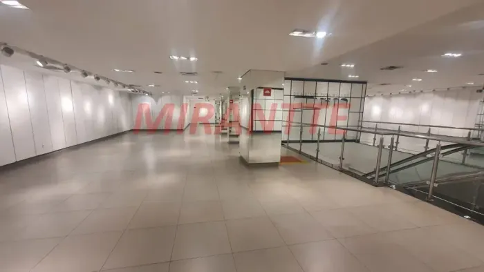 Imóvel para locação e venda na Avenida Parada Pinto, com 1735m², escada rolante e eleva
