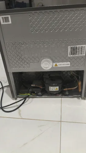 Vendo ou troco em tv, Frigobar praticamente novo.