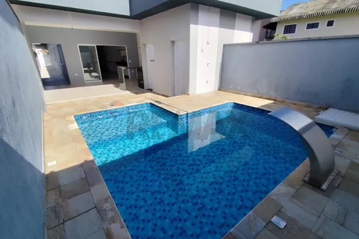 Casa Moderna à venda em Condomínio Morada da Praia em Boracéia Bertioga, SP