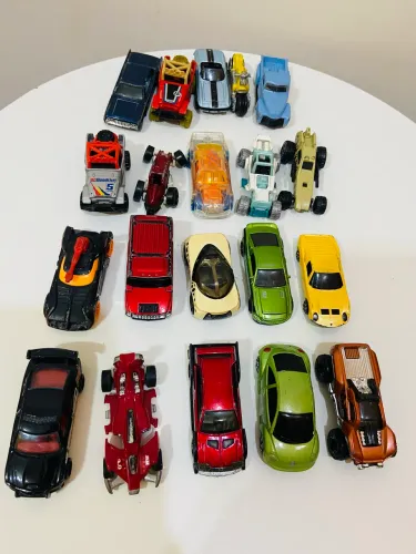 USADOS E DISPONÍVEIS LOTE DE 20 carrinhos hot wheels e maisto escala 1:64