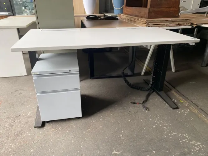Mesa de regulagem motorizada Herman Miller