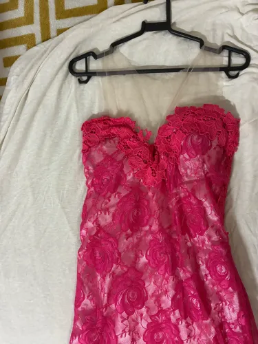 VESTIDO MADRINHA ROSA CHICLE RENDA
