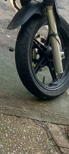 Rodas da com pneus em bom estado CB 300
