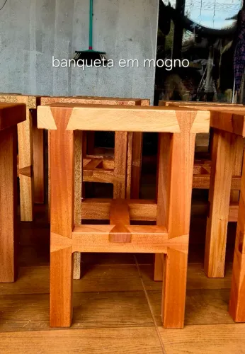 Banqueta em mogno genuíno 