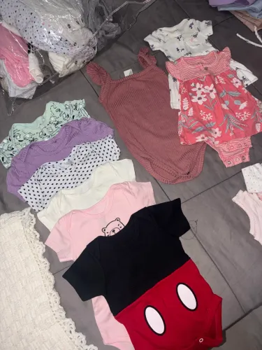 Lote de roupinhas RN ao P , + tenis ,sandalia , 2 sapatinhos neném