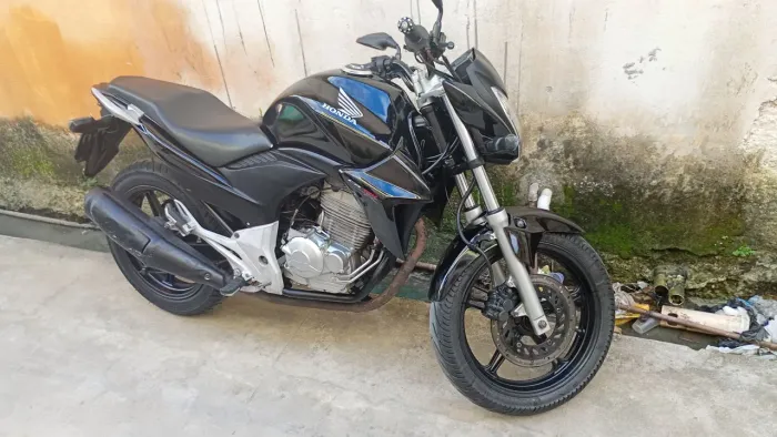Moto em perfeito estado, e só pegar e andar nada pra fazer