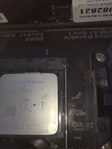 Placa Gigabyte ,A320 aceita Ryzen 1 ,2 ,3 e 4 geraçao ,com coller