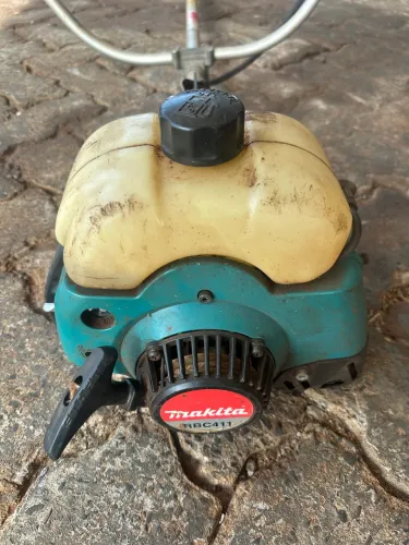 Roçadeira makita