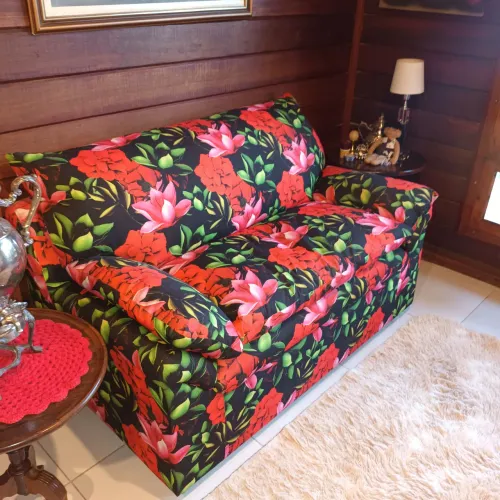 SOFÁ SUPER MACIO 2 LUGARES RETRÔ FLORAL 
