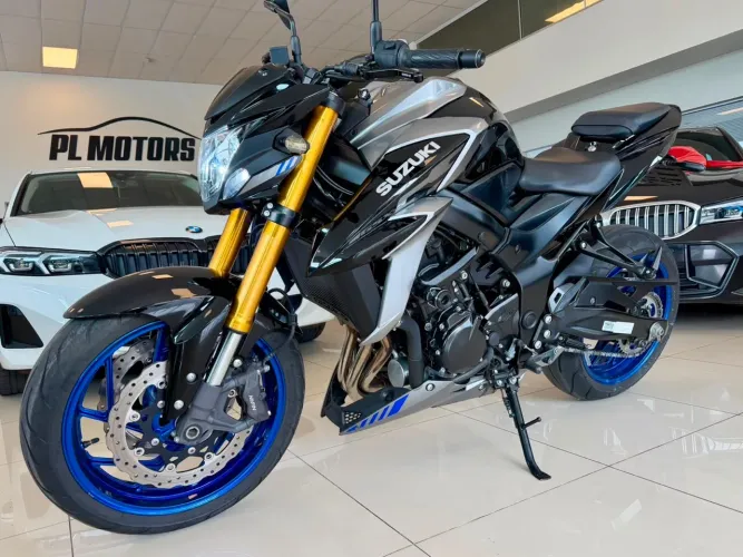 SUZUKI GSX S 750