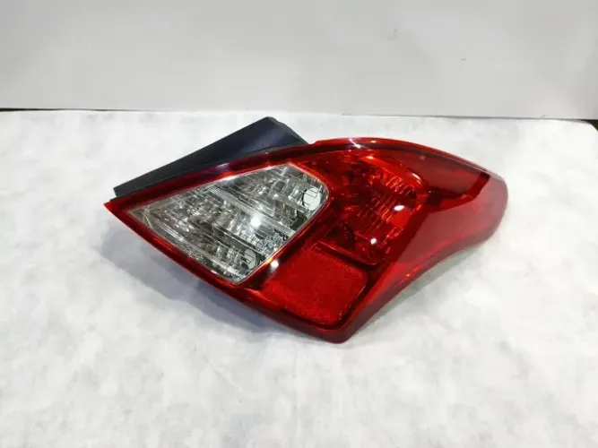 lanterna direita Nissan Versa 2016 2017 2018 a 2020 original