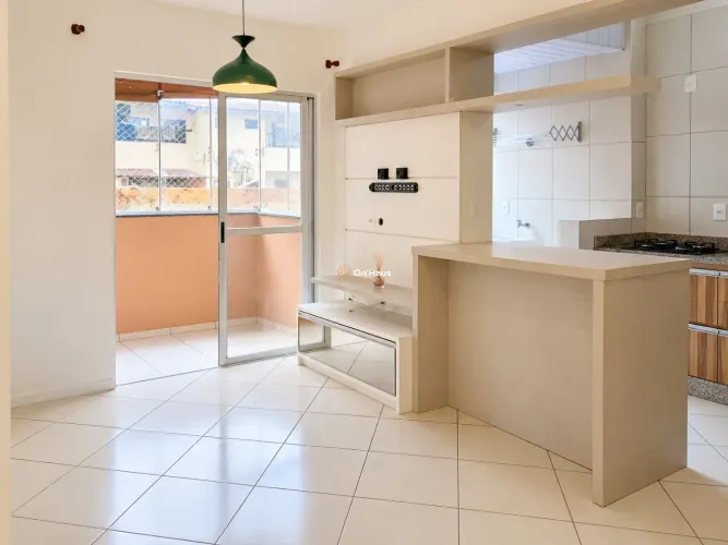 Apartamento com 2 Dormitorios á venda - com 56m2