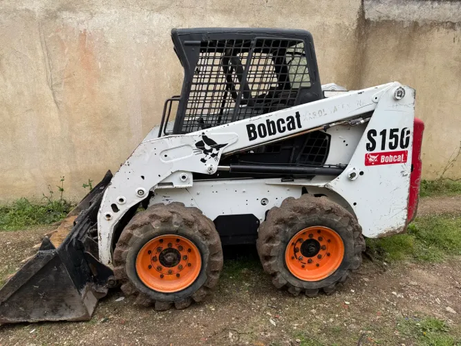 Serviço de Pá Carregadeira - bobcat