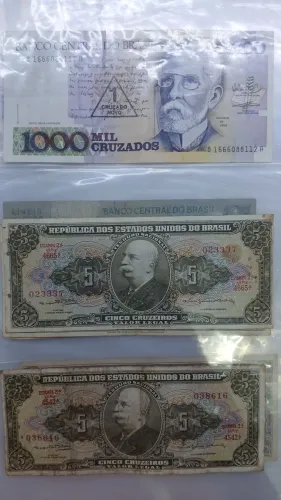 Álbum com 36 cédulas antigas