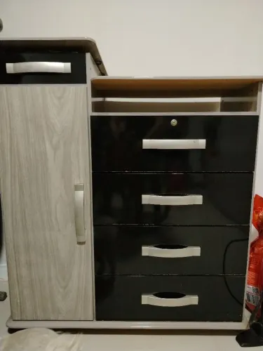 Cômoda com 4 gavetas 1 basculante 1 sapateira em ótimo estado