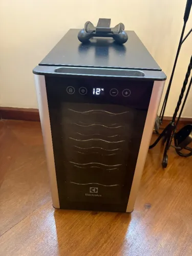Adega Electrolux 