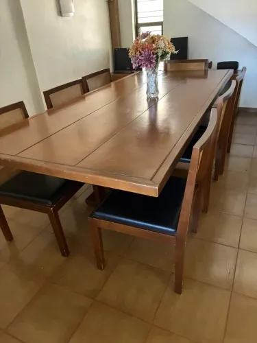 Mesa de Jantar 8 Lugares com 8 Cadeiras - Madeira e Encosto em Tela | Excelente Estado