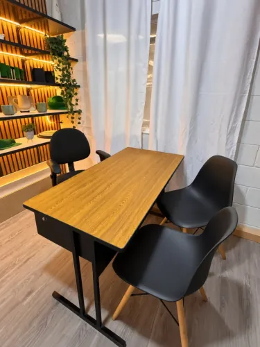 Mesa com 3 cadeira