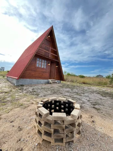Casa Chalé Rústico 100% Imobiliado pronto para morar ou investir (alugar)em Imbituba SC