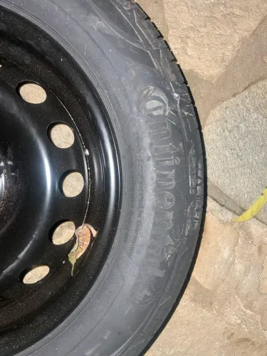 Roda da Fiat com pneu