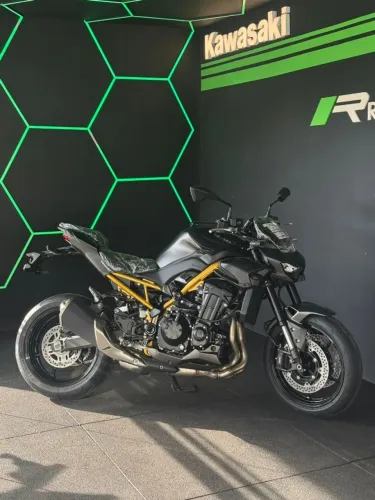 Kawasaki Z900 2026 Cinza 0km