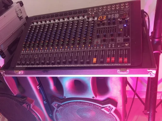 Mesa de som 16 canais AMW