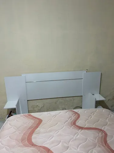 Cabeceira da cama gruem