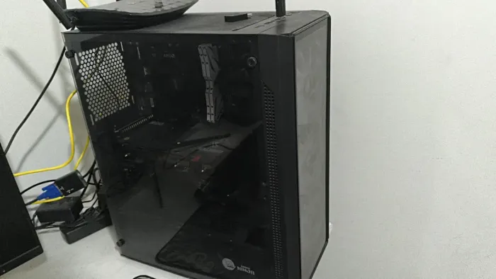 Computador Gamer + dois monitores e teclado