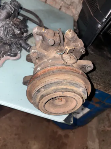 Compressor de ar condicionado  para motor ap  gol quadrado. Saveiro Parati ?.