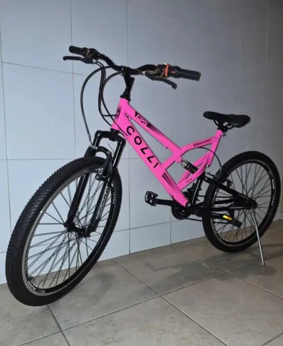Bicicleta novinha tem nem um ano de uso usei poucas vezes muito boa