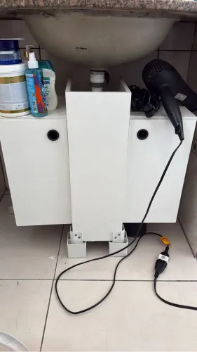 Gabinete banheiro pequeno e rack