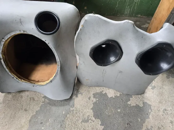 Vendo caixa sub 15 e corneteira
