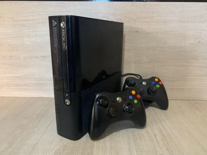 Xbox 360 Destravado + 2 controles + hd de 500gb com jogos 