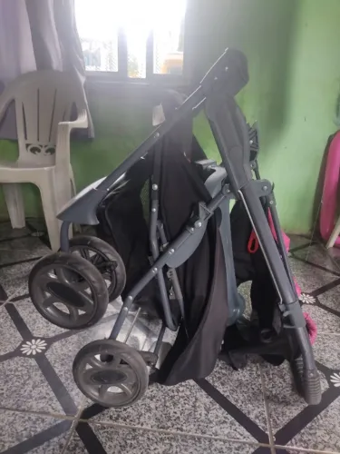 Carrinho de bebê desmontável 