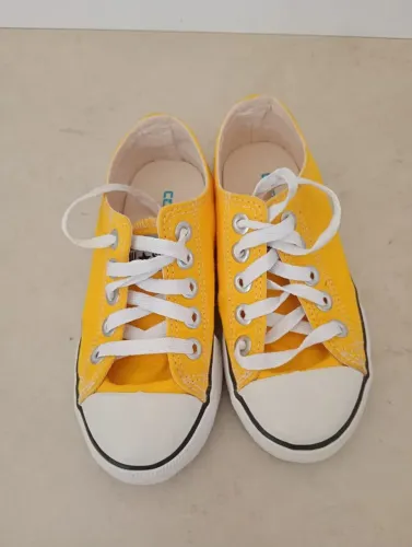 Tênis All Star infantil amarelo