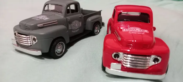 Miniatura brinquedo caminhão antigo