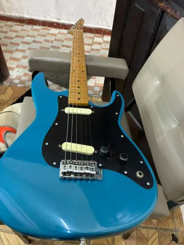 Guitarra Giannini Stratojet B47